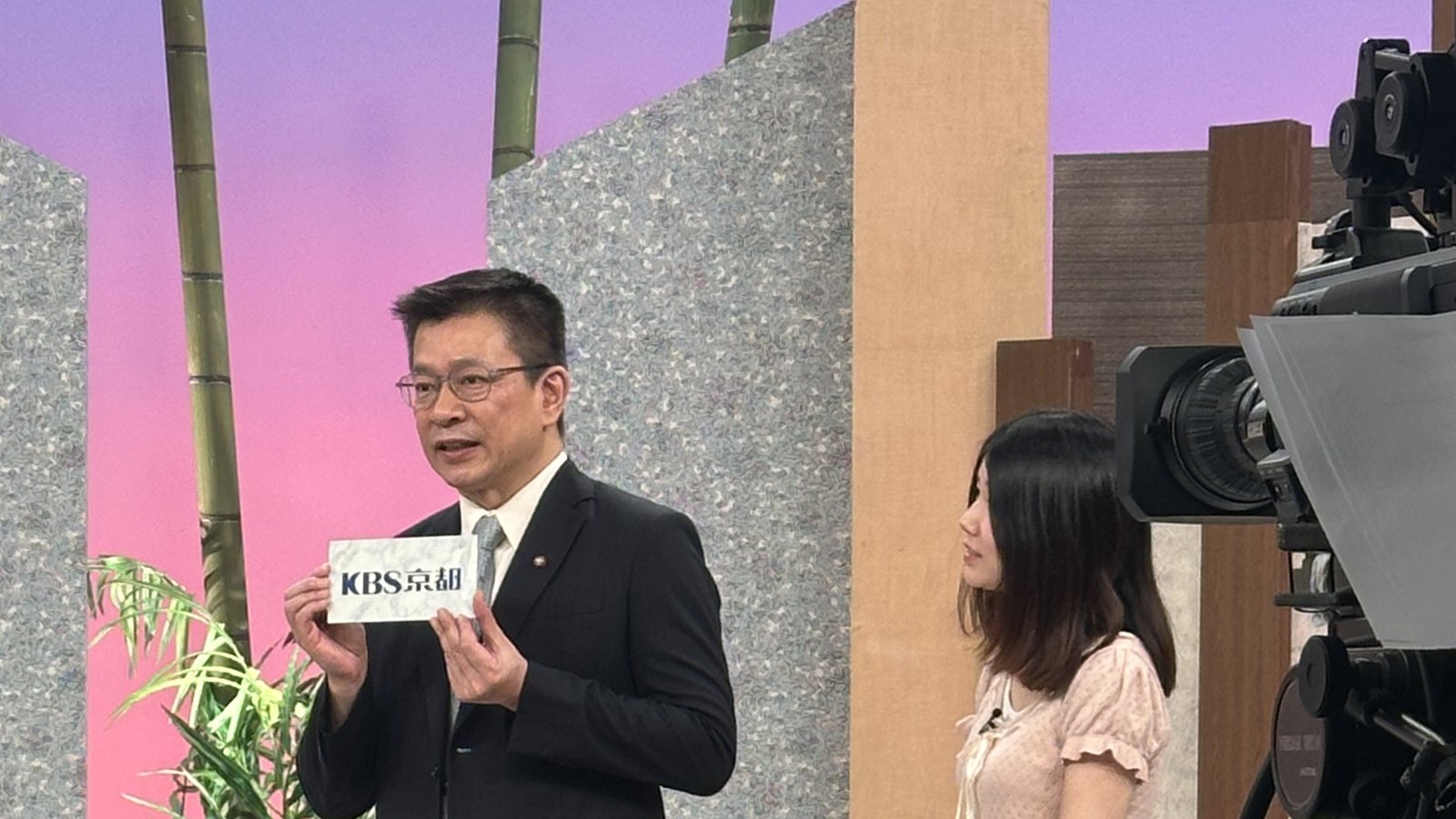煌盛興業總經理呂理論於日本 KBS 京都攝影棚接受專訪
